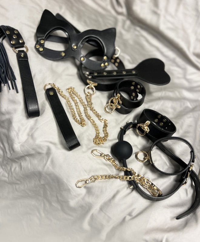 Luksuri�st Bondagesett i Sort og Gull